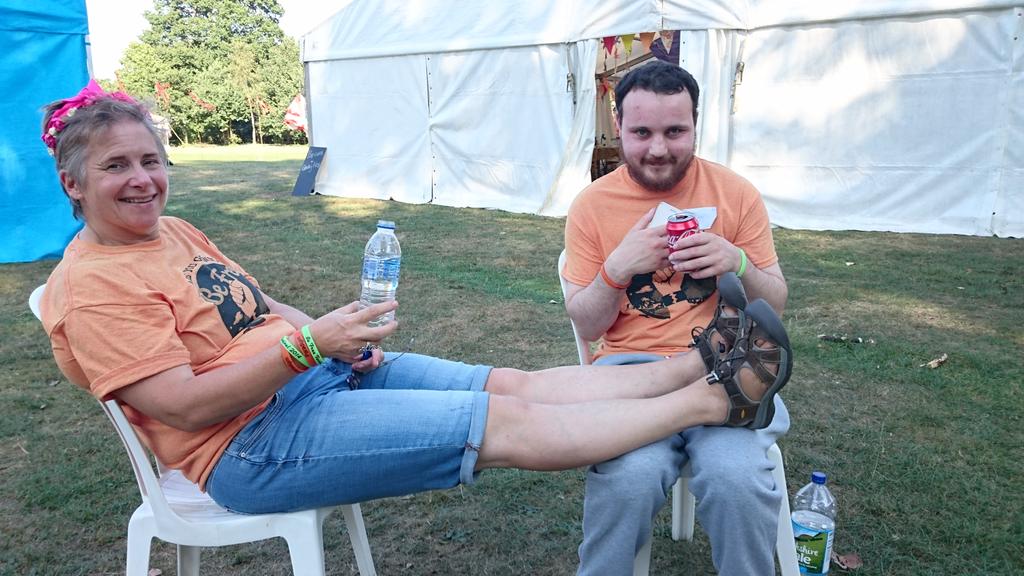 Auragirlie's tweet photo. Chillaxing with @SallyAWarren and the amazingly awesome Adam This is the life #BeFree16 https://t.co/q24ZXUPwM0