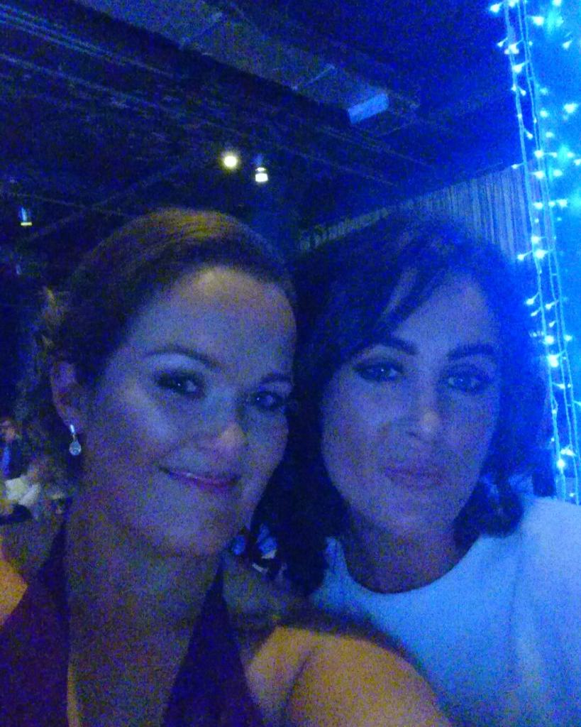 D2Tina's tweet photo. #Greatnight #friendsforlife 😊💚💚 https://t.co/KXpaPSoVII
