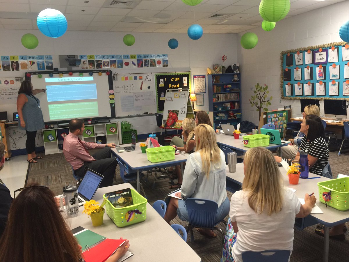 Mrs. Sweet sharing info about integrated lesson plans with Kgtn. They're ready to learn! #soproud <a href="/KnoxCoElemELA/">KCS Elementary ELA</a>