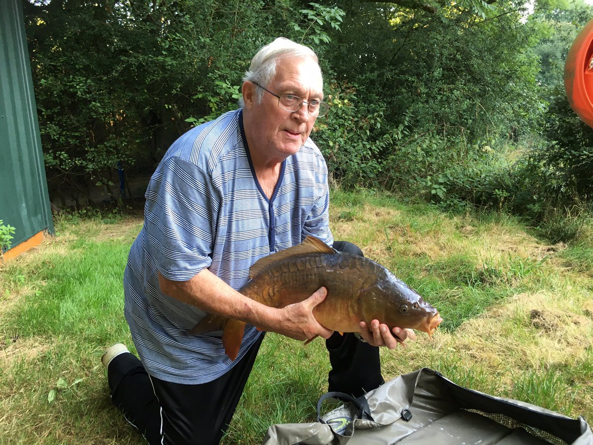 BLodge9415's tweet photo. Great days #fishing #Hertfordshire branch of the #MTSFC at Tolmers in Cuffley today Many children caught the smile https://t.co/TItQ00rzGR