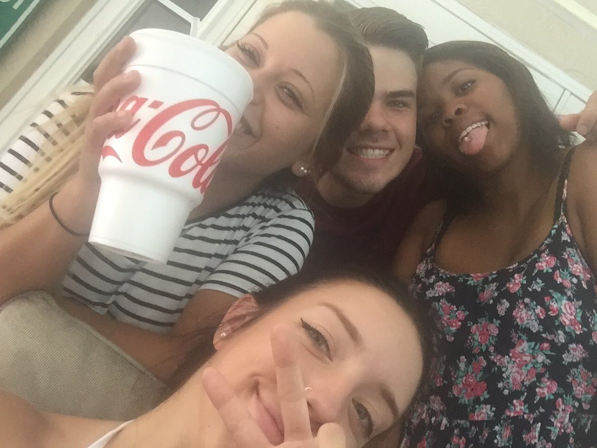 h_pisecki's tweet photo. happy birthday to one of my best friends in the whole world, you make everything a blast &amp; I love u lots bub💓💙 https://t.co/ROkLKAa2Hb
