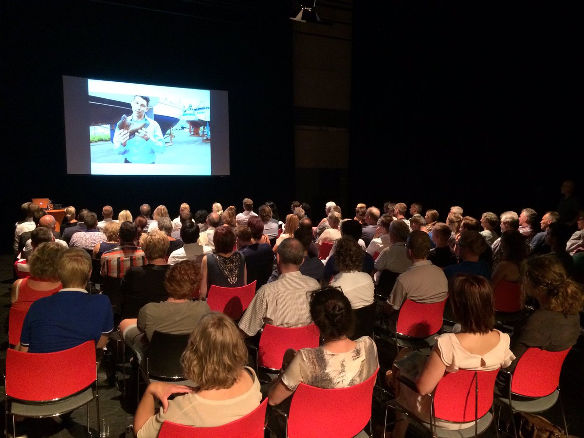 Ondanks het warme weer een volle zaal. <a href="/DeMeerpaal/">De Meerpaal</a> met @OscarBulthuis <a href="/AshaLalai/">Asha.Lalai</a> #ondernemersacademie