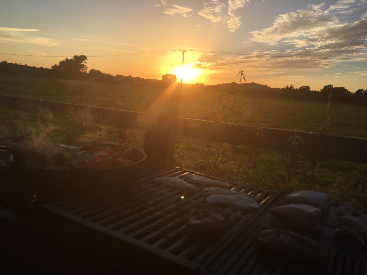 BerewallHouse's tweet photo. Barbecue on a glorious Autumn evening #indiansummer @MPSBoarding #berewall #menatwork https://t.co/o8xaR9mwTE