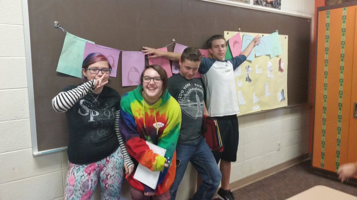 EspanolMerrill's tweet photo. La clase de español #wearemerrill #merrillpd https://t.co/ldg5lKrLxx
