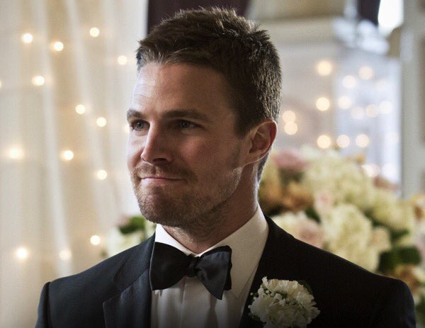 fleurypages's tweet photo. oliver queen (arrow) 
- selfless
- doesn't need superpowers
- suffers from ptsd
- prob needs a hug
- A FUCKING HERO https://t.co/bx4tojtF7g