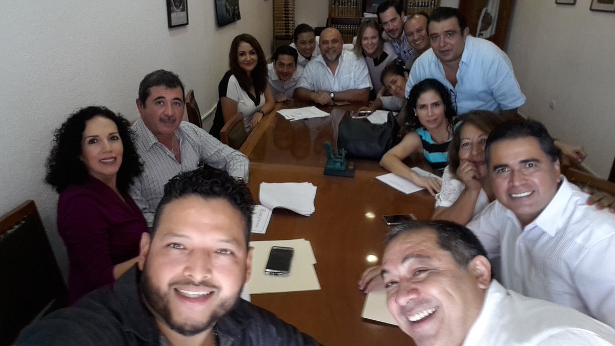 AlexLunaLopez's tweet photo. Minutos antes de la ultima Sesión Ordinaria @toniocervera @profperalta @conejovp @gbrahms @renesansores1 @gordycun https://t.co/Oz7srbm6Oz
