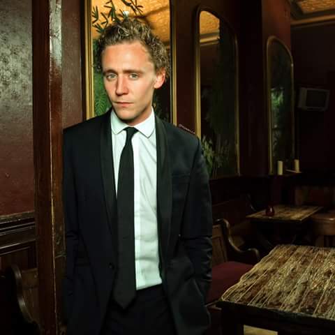 SMarie4THiddy's tweet photo. #TomHiddleston photographed by #AndyFallon #WhiteShirtWednesday #ISupportTomHiddleston (https://t.co/b7xEpFyojM) https://t.co/g6hnPY9KXx