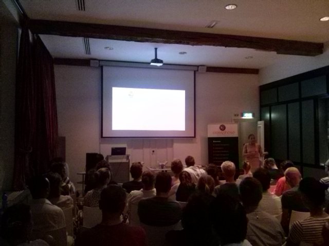 contentcafe's tweet image. Niet te zien op de foto, maar geloof me - @GoudenAnanas legt uit hoe je ook zonder conversie in gesprek blijft. ^BE