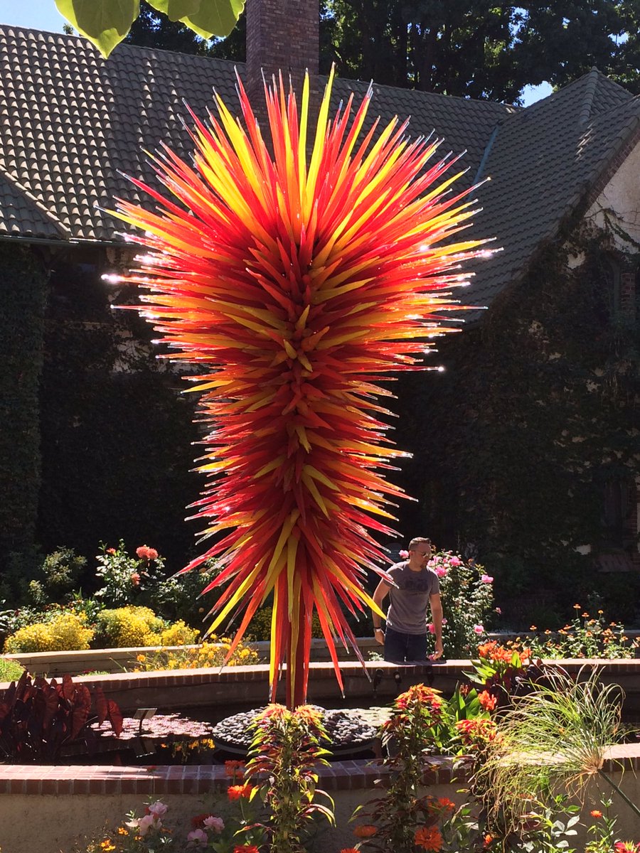 writeonerin's tweet photo. Fiery Chihuly at @Botanic in Denver. Admission is free today! #travelscore https://t.co/15v0l4VuH4