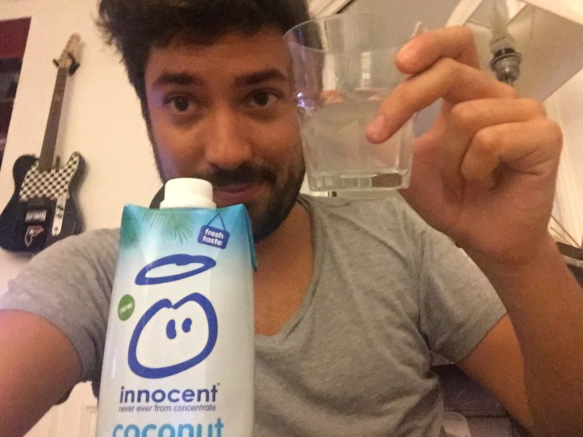 guillaumeballet's tweet photo. #cestpartimoncoco pour se rafraîchir 🌴 1 tweet et livré qques heures après, merci @innocent_Fr @Deliveroo_FR ! #miam https://t.co/3svi3lK7VX