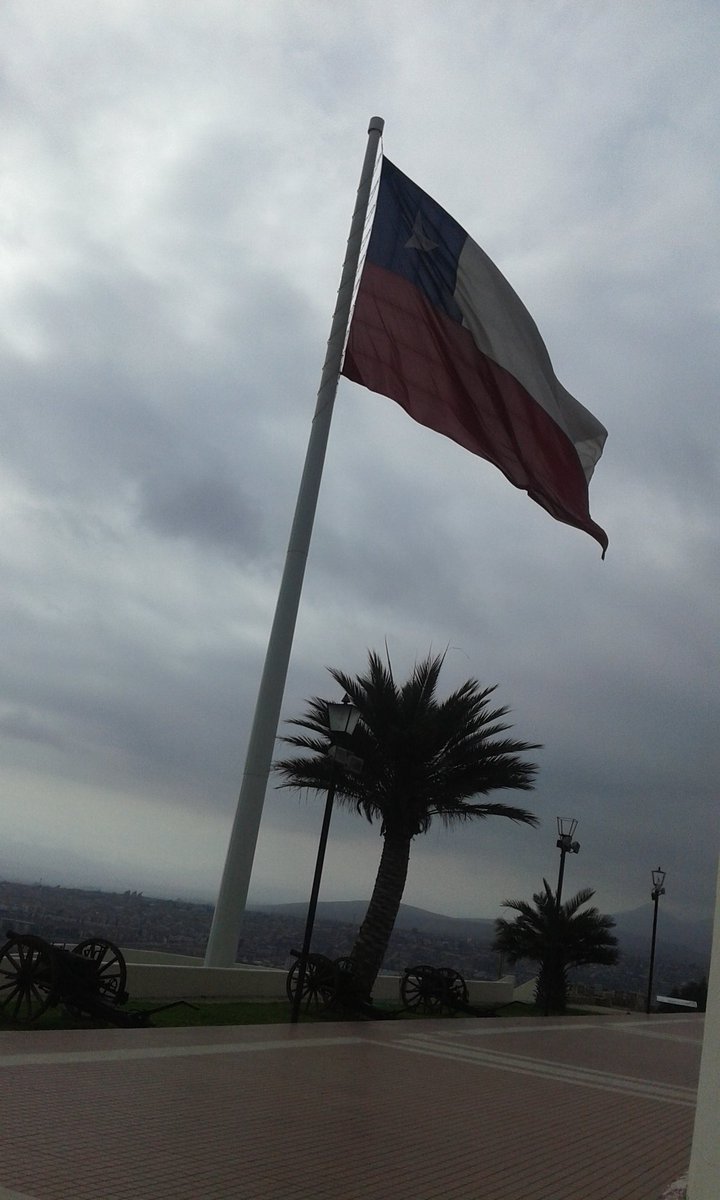 MAOYAPI's tweet photo. #AguinaldoRedcompra @RedcompraCL desde Regimiento Coquimbo de La Serena, hermosa bandera!! https://t.co/FLlVI6NrNS