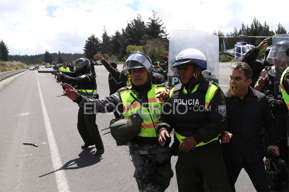 NguyenGuerrero's tweet photo. Será que @ppsesa habló en NNUU de su "valentía" cuando se enfrenta al pueblo cansado de la tiranía? #HCR33 #DDHH https://t.co/U9BKfDXI98