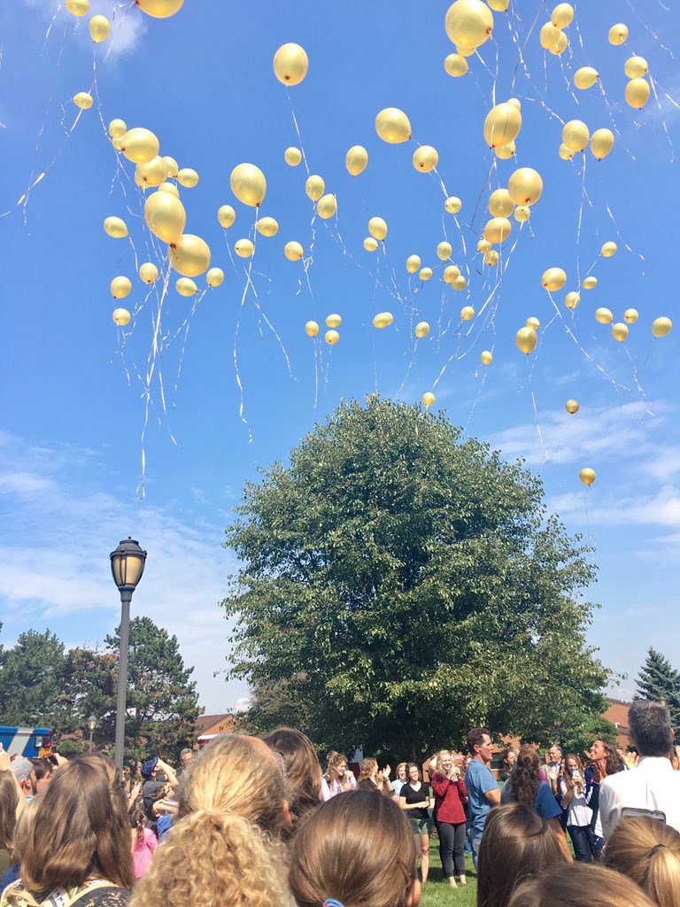 cedarvillewxc's tweet photo. Celebrating Grace's gold! 🏅#AmazingGrace https://t.co/XrscWj9s72