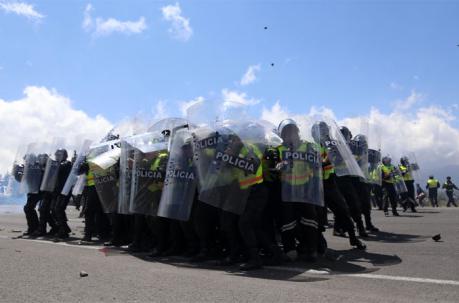 NguyenGuerrero's tweet photo. Será que @ppsesa habló en NNUU de su "valentía" cuando se enfrenta al pueblo cansado de la tiranía? #HCR33 #DDHH https://t.co/U9BKfDXI98