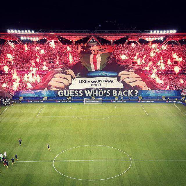 MatZagrodzki's tweet photo. Suite du tifo en question. #Legia https://t.co/cS6XzHy4tG