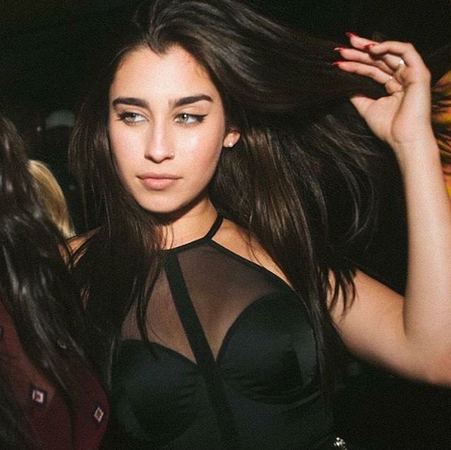 laurenjpics's tweet photo. #NYFW https://t.co/KWNpxb3grn