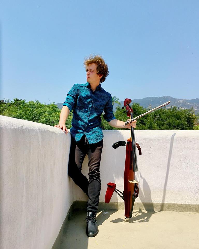 📷: Brian Webb of @SCOfficialTweet enjoying some fresh air with his #Yamaha silent cello ☀️🎻 #PlayOutside