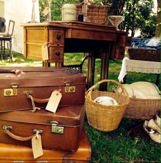 brocantedorset's tweet photo. Vintage galore - the Larmer Tree nr Shaftesbury this Sun 18th. Brocante, antiques, food, music. #vintageshowandsell https://t.co/bdOC78g7Ef