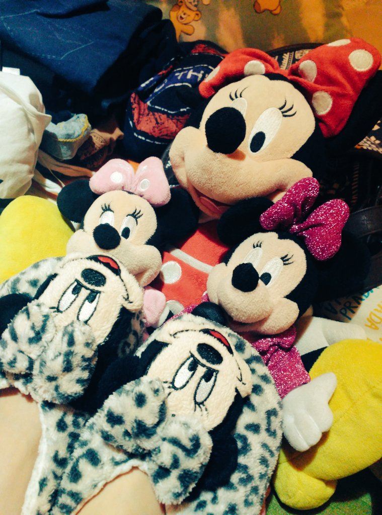 FtimaQueen's tweet photo. Lo único bueno que trae el frío consigo es la oportunidad de ponerme esto!! #fandeminnie #fandeDisney #imhappy https://t.co/mwE3He8Ut4
