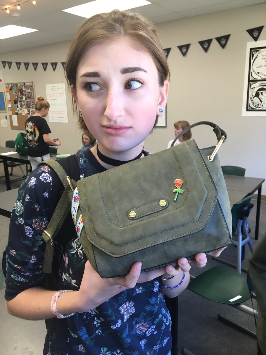 TRUATOWNGOSSIP's tweet photo. GASP! @porterbellow knows who runs this account!? Could it be YOU!? -xoxo a town girl https://t.co/HgvCTu7PlF