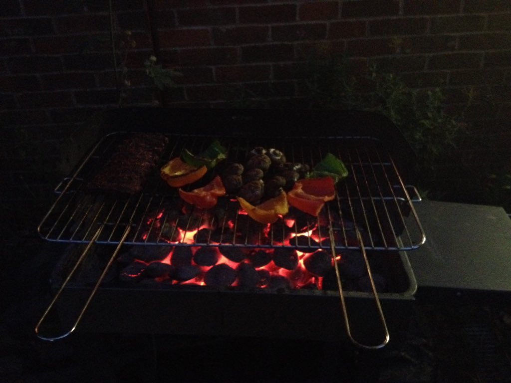Raksha_Digs's tweet photo. This is what we've been doing every night @TheDigVenturers #minsmere #digfood https://t.co/9iSG8Df752