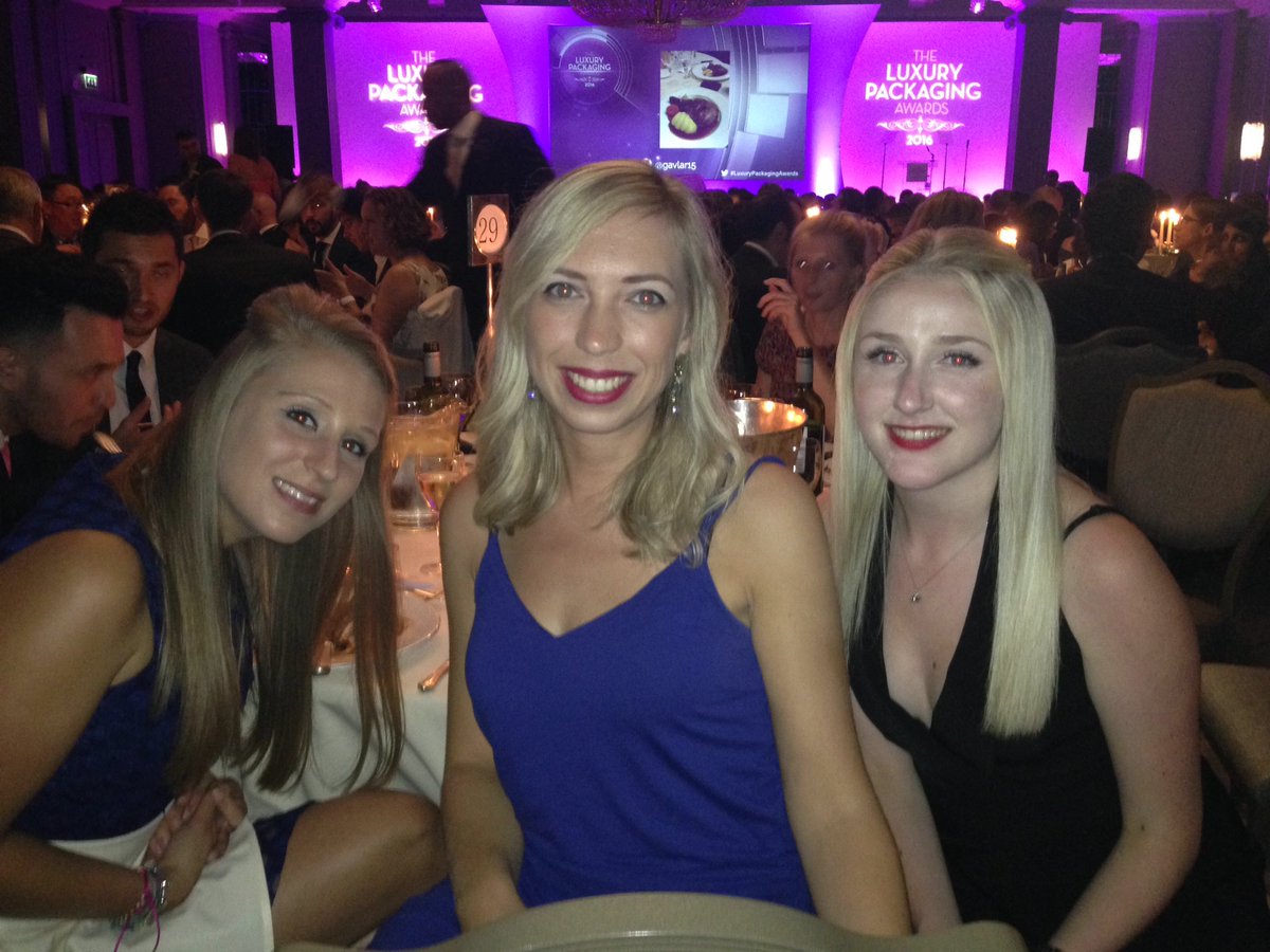 HevbevOlsen's tweet photo. @PackNews #luxurypackagingawards #eventbabes #dreamteam #threenonblondes https://t.co/3hzgzVbfGf