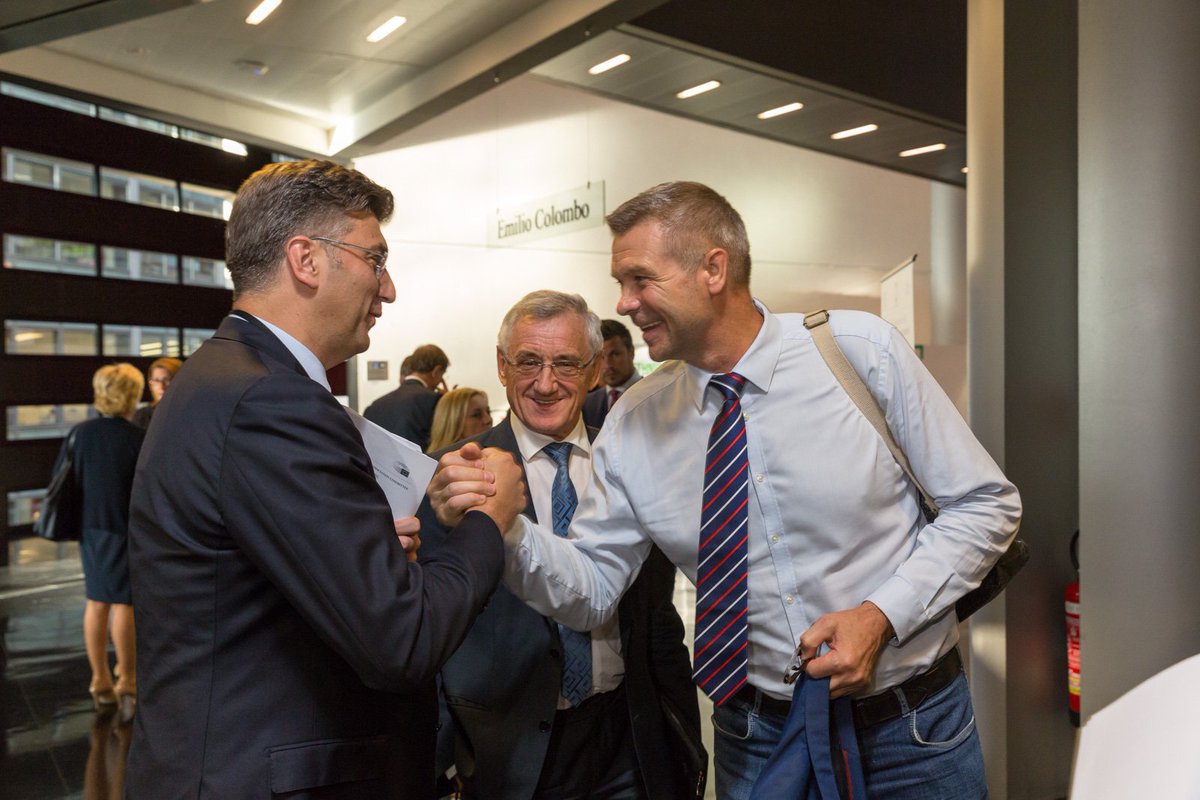 allegovic's tweet photo. @AndrejPlenkovic prima čestitke kolega u EPP-u @Andreas_Schwab Bogdan Wenta @mauriceponga @Franc_Bogovic @HDZ001 https://t.co/DxZhDn5uGf