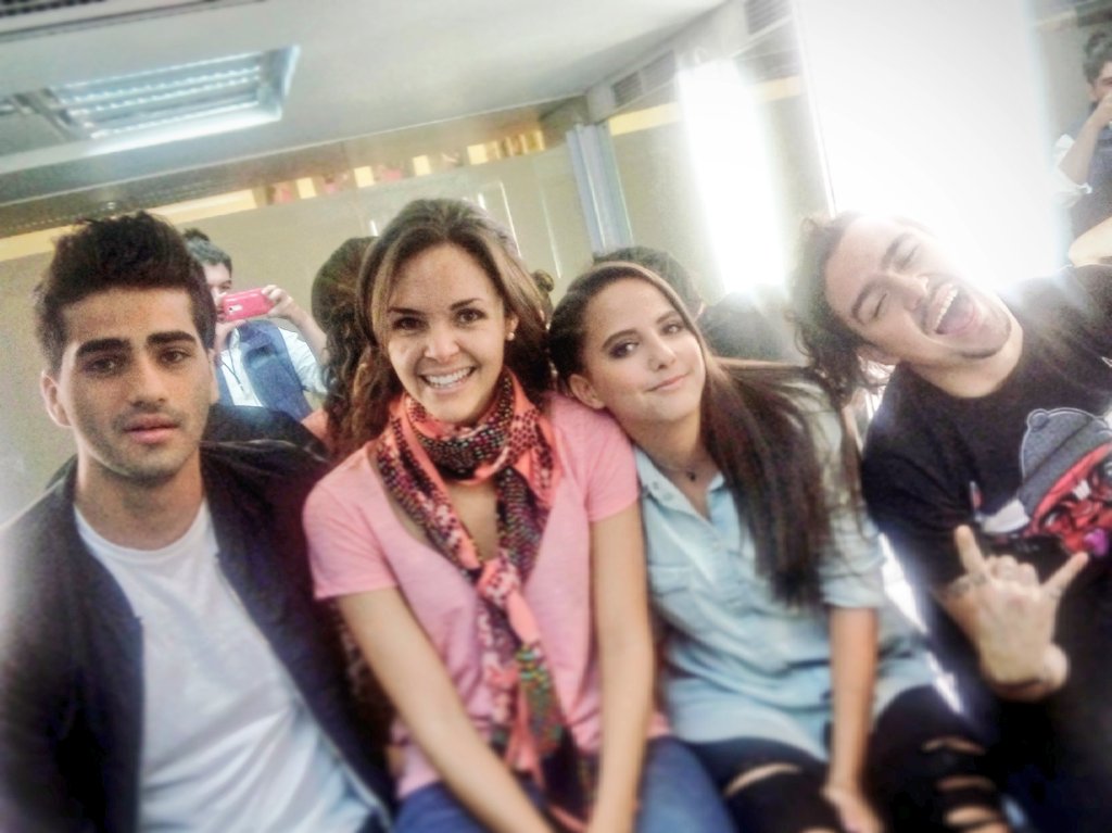 MelissaDeCima's tweet image. Con los #videobloggers 😍👍 personajazos🏧   @renorojas @daniellbautista  @kev_rogers &amp;amp; ☝yo #tienesqueverla