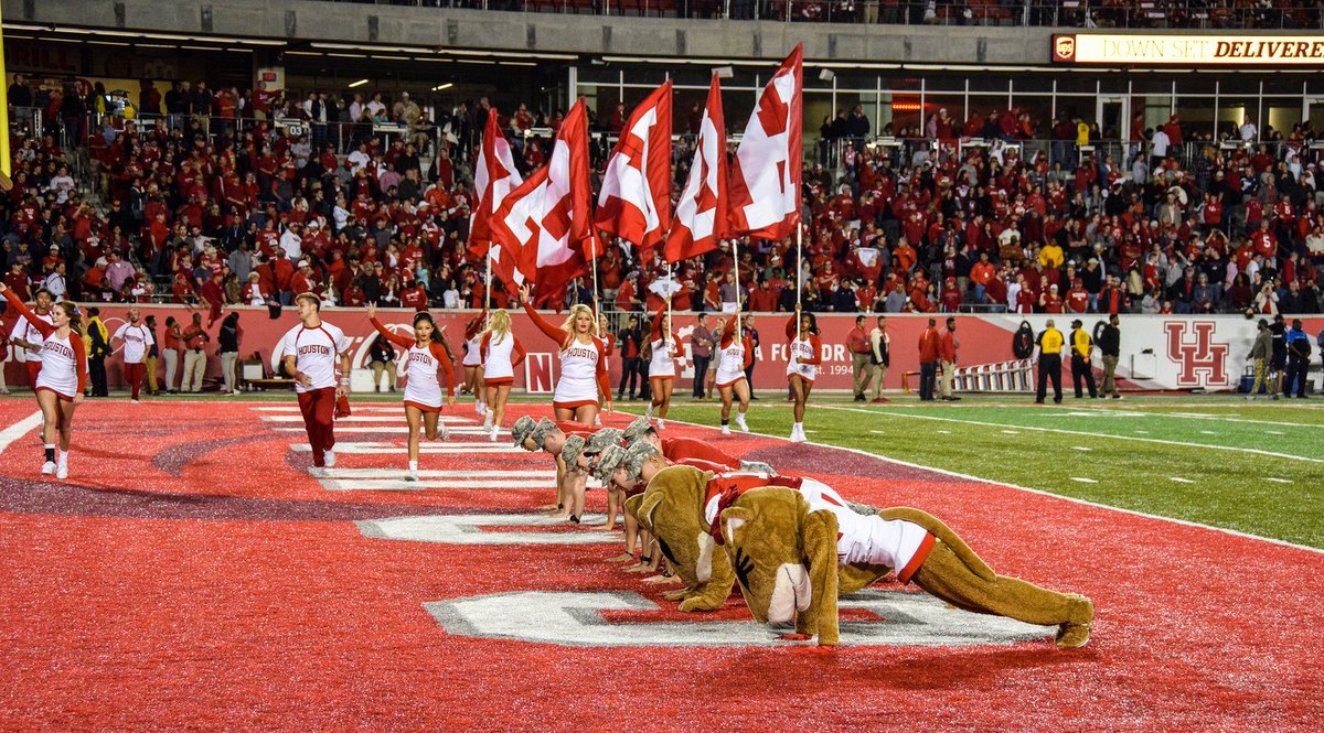 Fly_Army_Props's tweet photo. #cfdc5bde Army ROTC Cadets conducting push-ups with the UH Mascots https://t.co/SrRlkh0W6Z