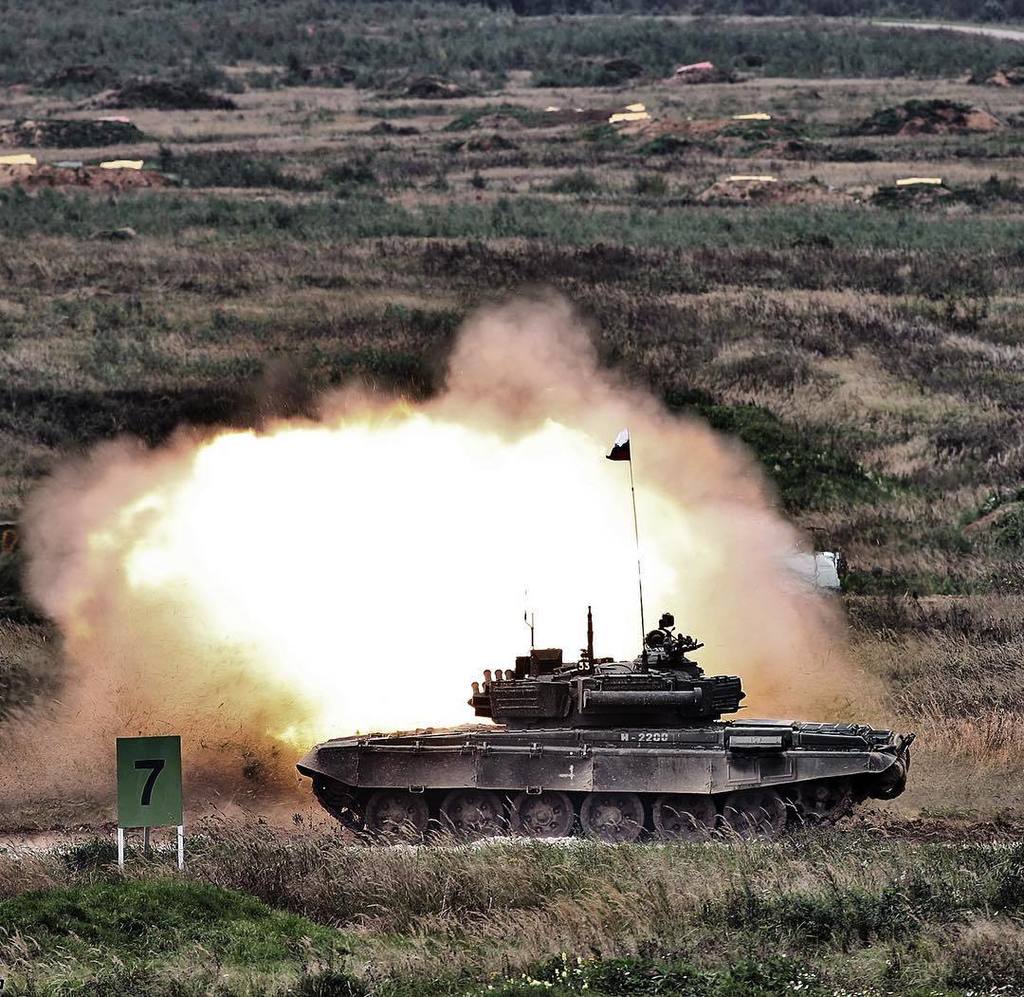 vitalyvk's tweet photo. #army2016 #t72b3 https://t.co/4Ml3jQT7tp https://t.co/m8yNQYUPU0