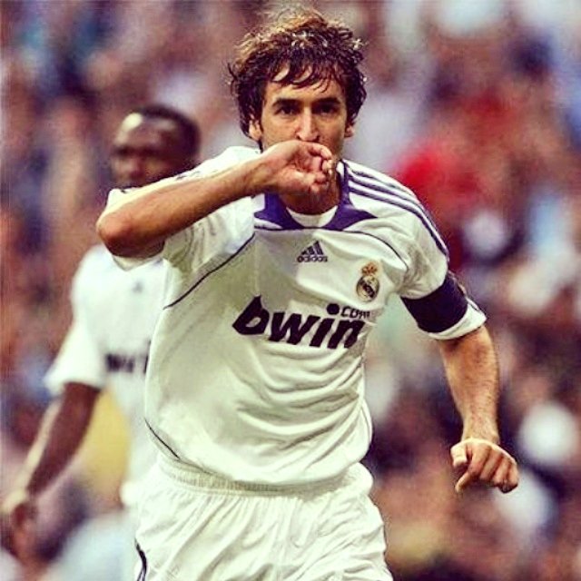 Raul7Capitan7's tweet photo. Deja el micro, ponte la blanca y baja al campo a ver si arreglas esto @RaulGonzalez... https://t.co/UpJ2Fe66Xs