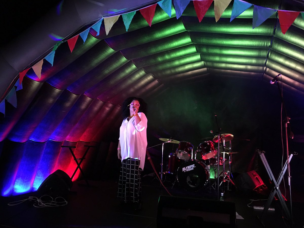 HeartnSoulArt's tweet photo. Next on stage - #LizzieEmeh π #BeFree2016 https://t.co/zF2mZg8X7m
