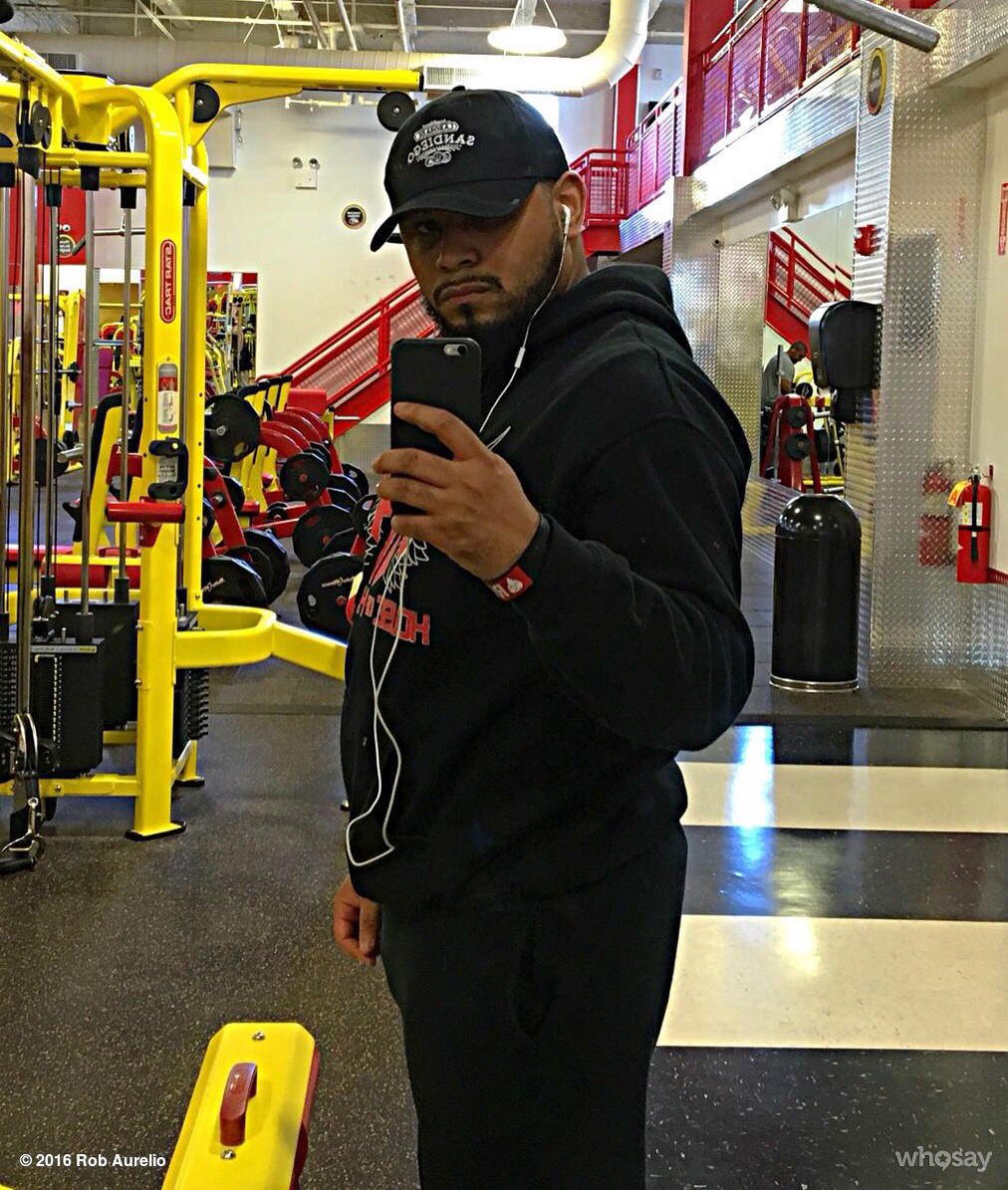 RobAurelius's tweet photo. #Day11: started lifting weights so I can rest the other body parts that are super soar right now. 💪🏼 #GoRetro https://t.co/kJ2NVttG4Z