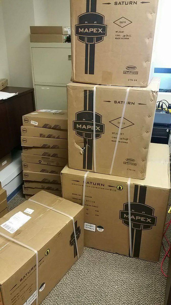 techiedrumgeek's tweet image. Just got delivered, and in time for weekend gigs! @MapexDrumsUSA @ProRacketCases
#playmore #nothingcomesclose