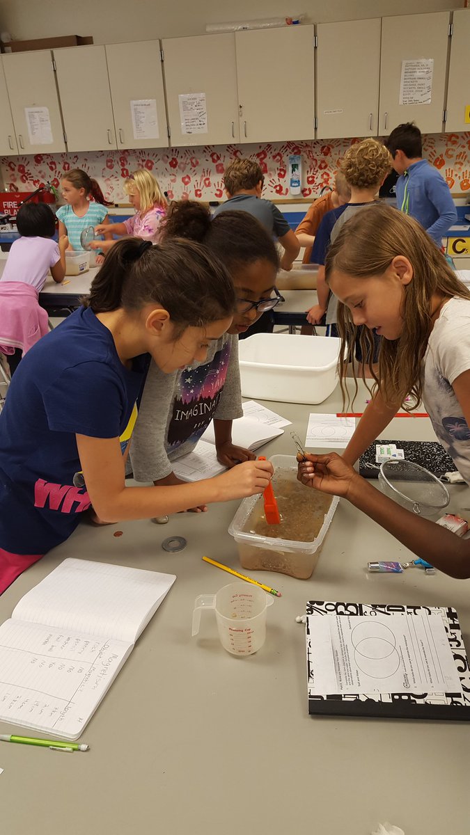 TempTribe's tweet image. Build and separate your ocean! Matter matters!@FernBluffES #Science Rocks