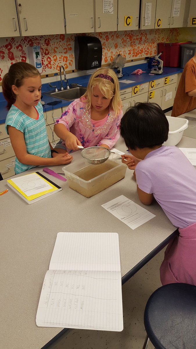 TempTribe's tweet image. Build and separate your ocean! Matter matters!@FernBluffES #Science Rocks