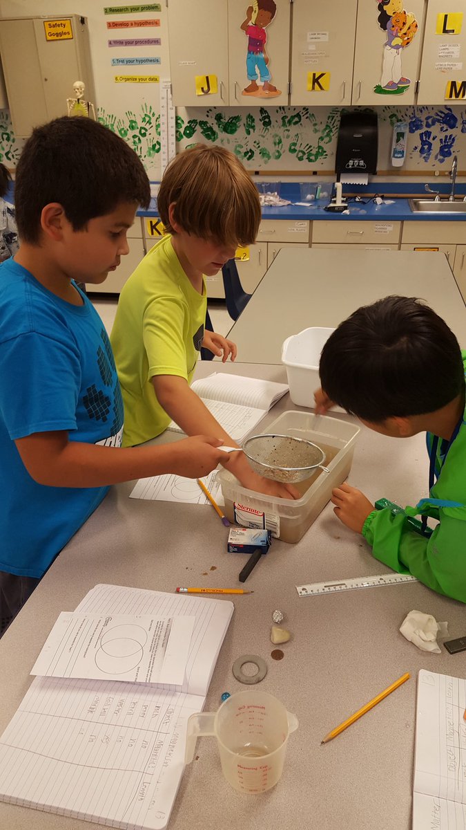 TempTribe's tweet image. Build and separate your ocean! Matter matters!@FernBluffES #Science Rocks