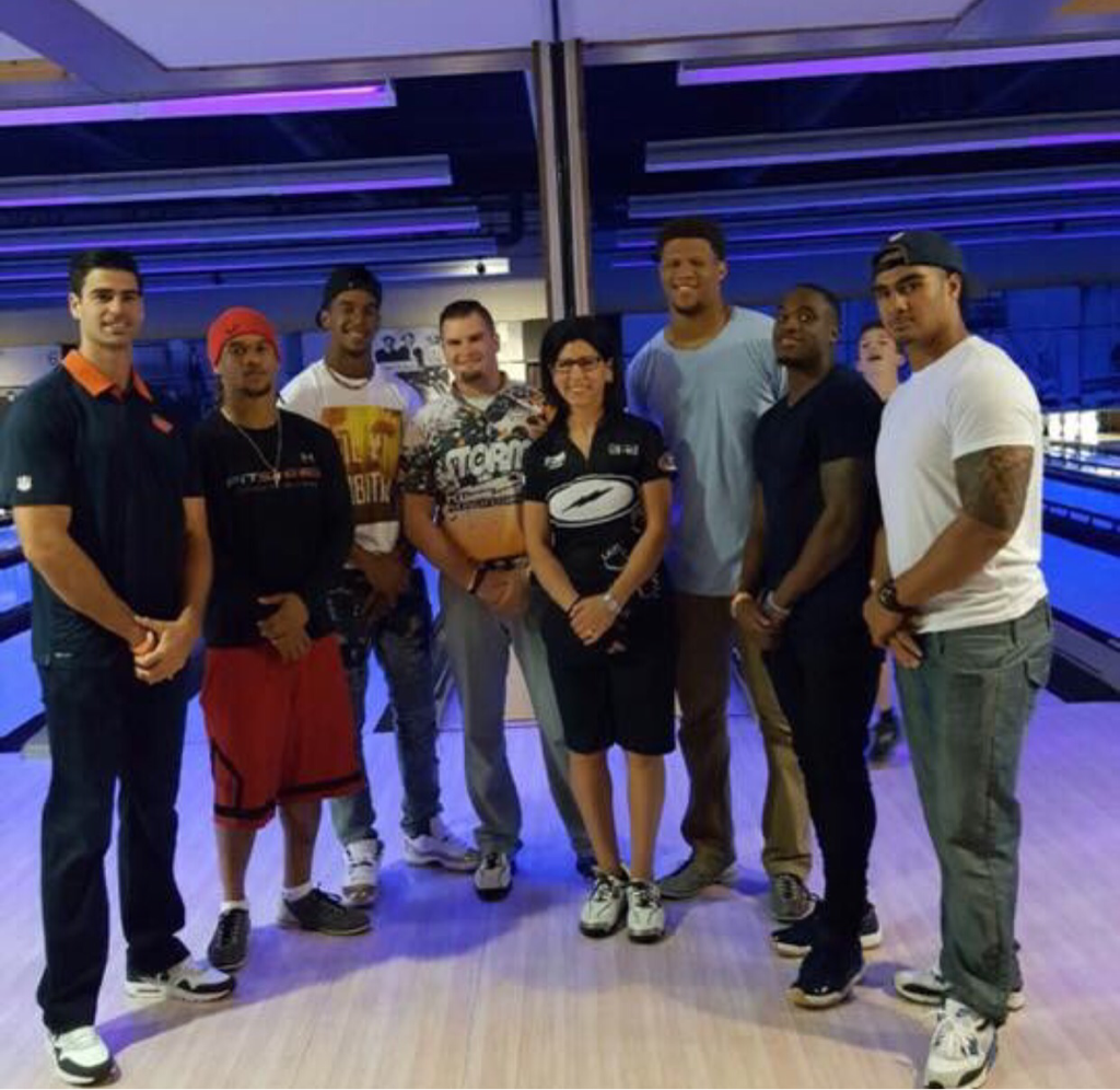Storm_Nation's tweet photo. How cool is this? @liz_johnsonbowl and @AJ_JohnsonPBA represented #StormNation at the @ChicagoBears Bowl event! https://t.co/3zarrBQr0B