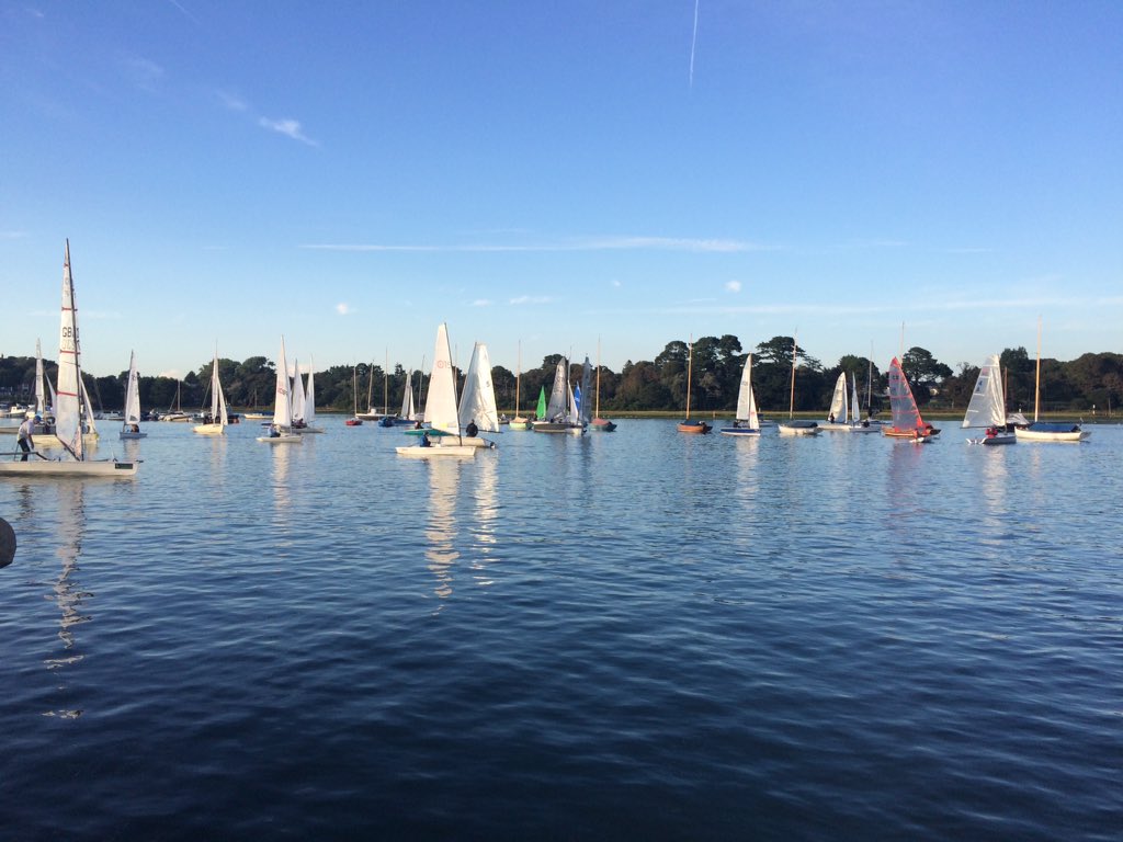 LymingtonTownSC's tweet photo. The final @Wildwind_Hols Wednesday night race of 2016 is happening now in #Lymington! https://t.co/sBmiwWWTwZ