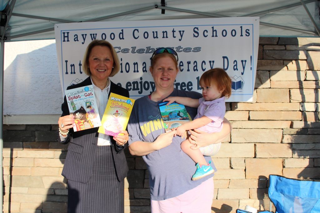 HCSNC's tweet photo. Haywood County Schools Celebrates International Literacy Day - https://t.co/EAQUspNud3 https://t.co/N0zXVZaqwN