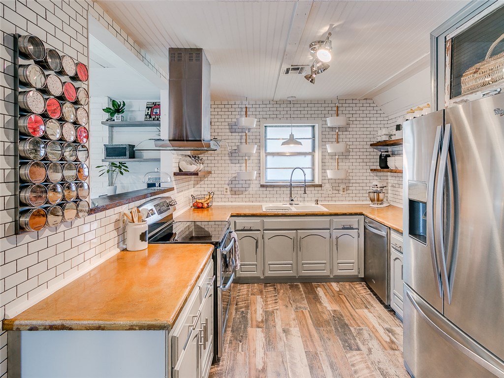 candcbuildersok's tweet photo. LOVE this kitchen! Let's build it! #norman #builder #candcbuilders https://t.co/mW5MmzTzDX