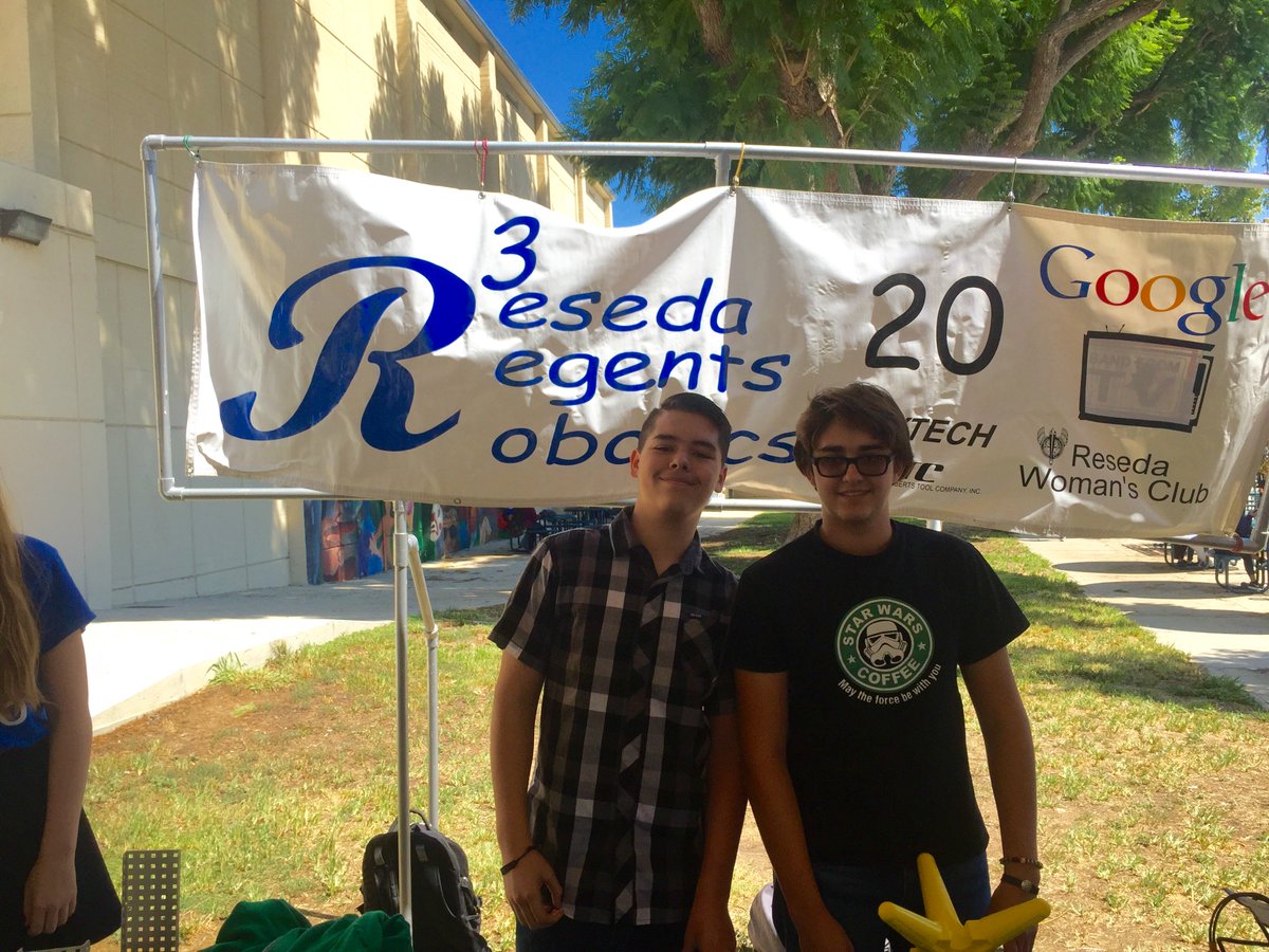 ResedaRobotics's tweet photo. We are at Reseda High School's club day showing the school what we're all about.

#Robots
#Robotics
#Team
#Vex https://t.co/iQdnP9wdNW