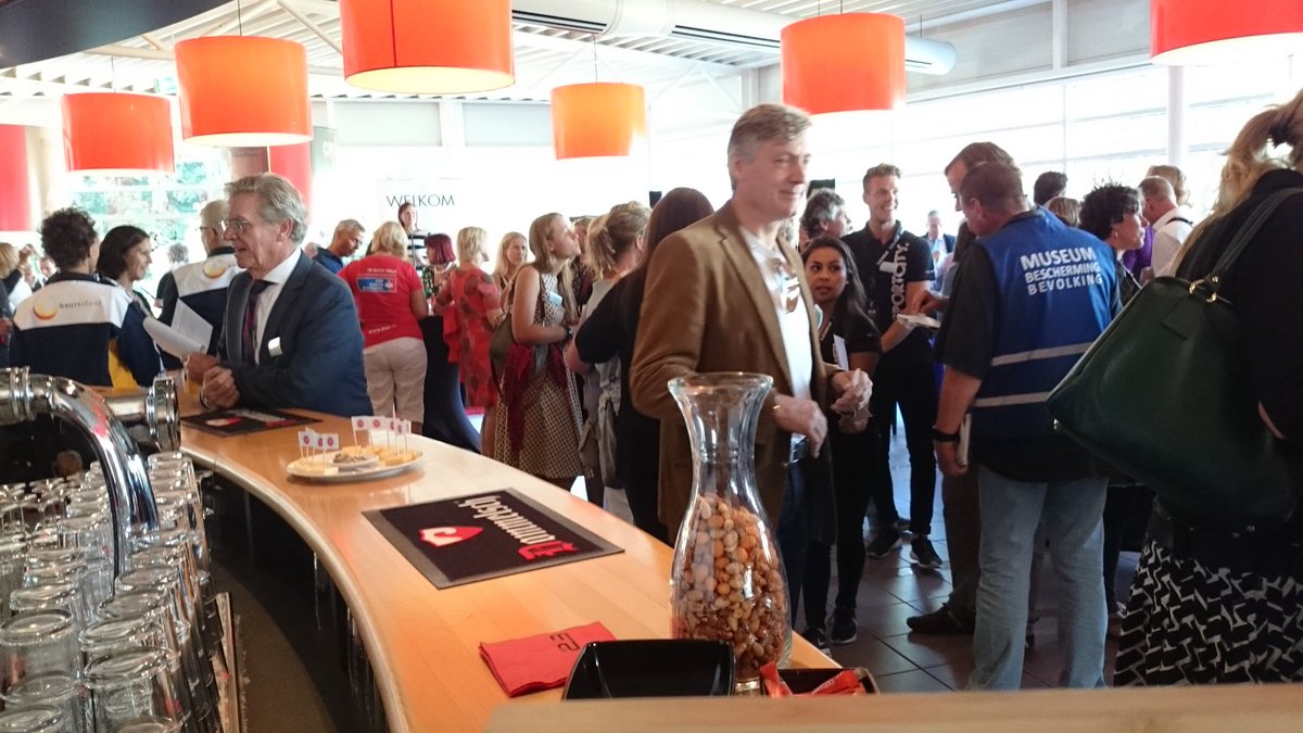 BeursvloerRijsw's tweet image. Foto's zien van de beursvloer? Kijk op beursvloerrijswijk.nl en gelijk de evaluatie invullen. 👍