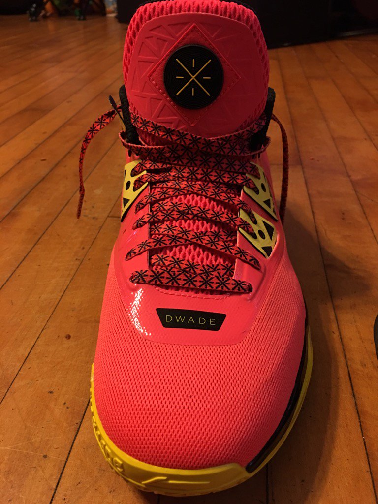 itsmeKITT's tweet photo. In full support of the brother @DwyaneWade and these WOW 4s. https://t.co/9eNPcwFIkJ