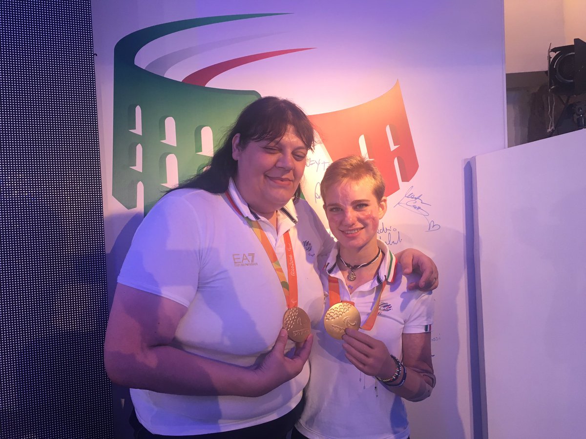roma2024's tweet photo. Se continuiamo di questo passo fra poco non ci sarà più spazio per le firme! 😁😉🇮🇹🎉🏅#Paralympics #Rio16 #CasaItalia https://t.co/LX3z6BuH28