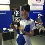 プレイステーションブースにいた美人社員を、フラッシュ炊いて撮影したら...!