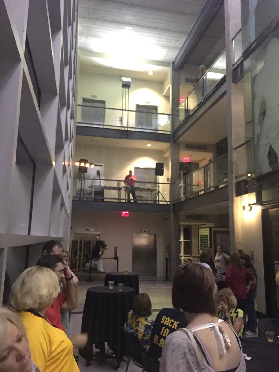 albeader's tweet photo. Sold! #IARConv - https://t.co/FR71pjynaw https://t.co/wLAGIaMjjb