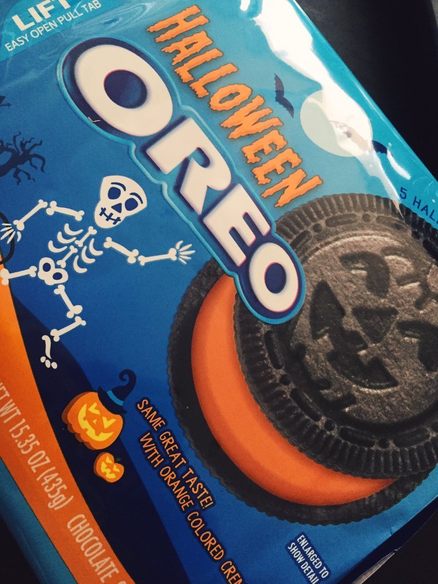 ComedyPosts's tweet photo. HALLOWEEN OREOS ARE VERY IMPORTANT https://t.co/5umC6muJng