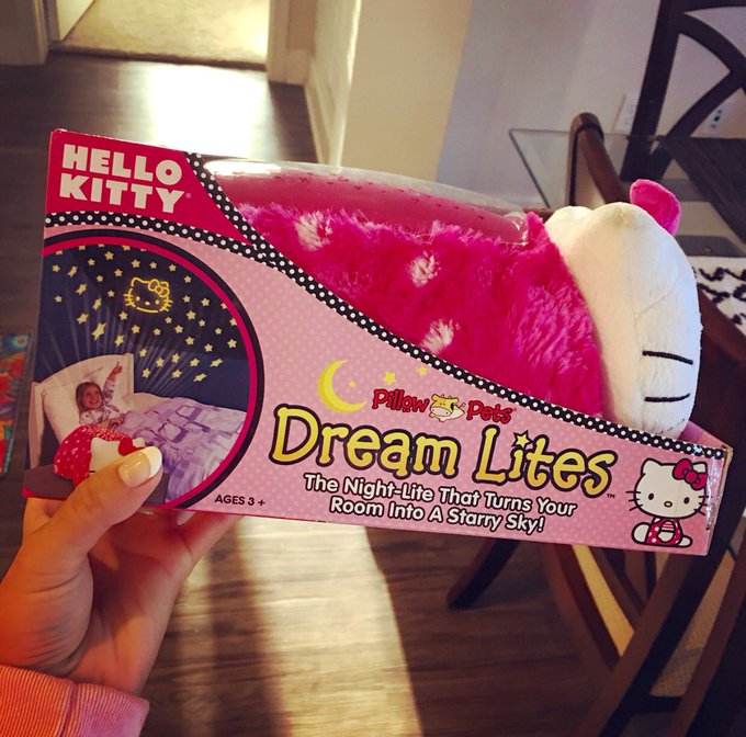 2 pic. Feeling poopy but I got a sweet little surprise from @AugustAmesFan ???????? Thank you!!!! #HelloKittyDreamLight