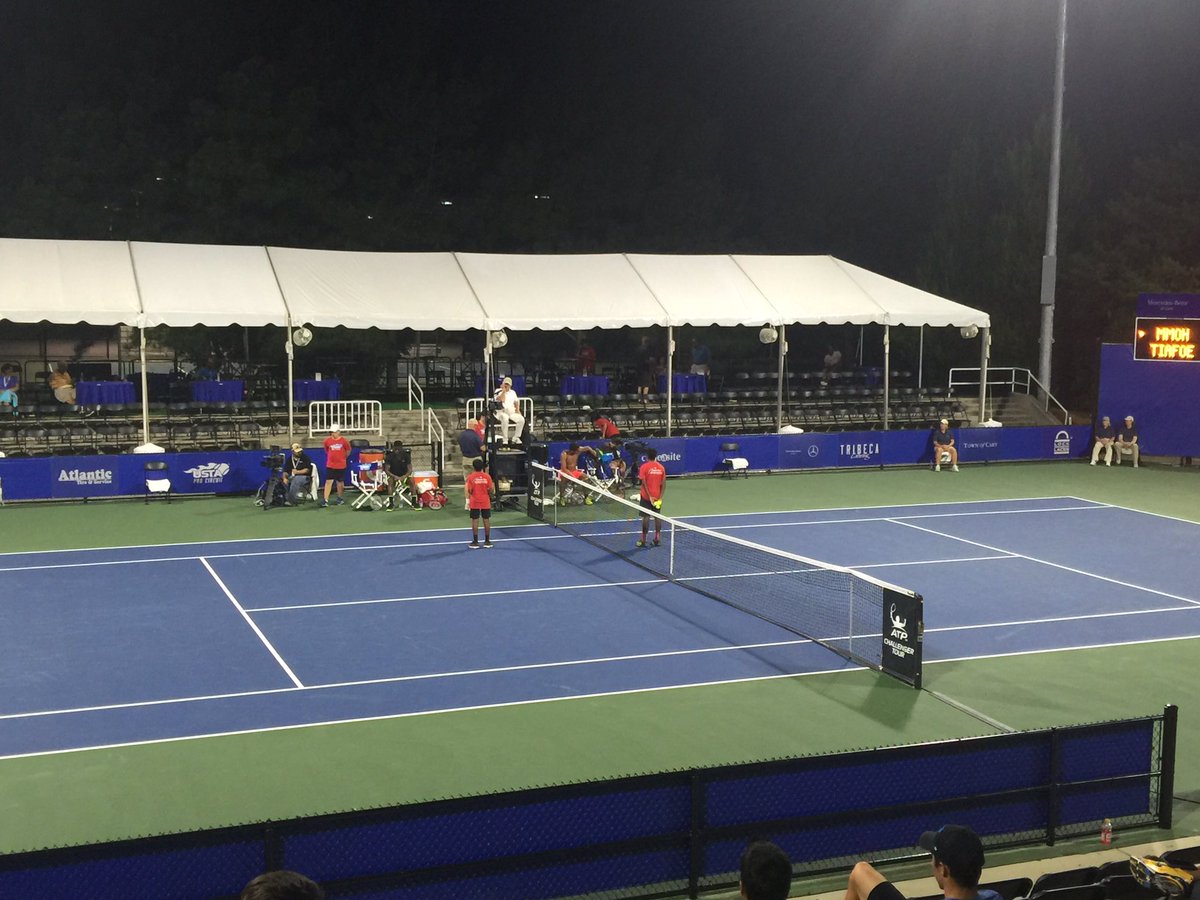 CaryTennClassic's tweet photo. Who needs sleep? To a 3rd set we go. #ATChamp2016 https://t.co/HzMtqTEv9z